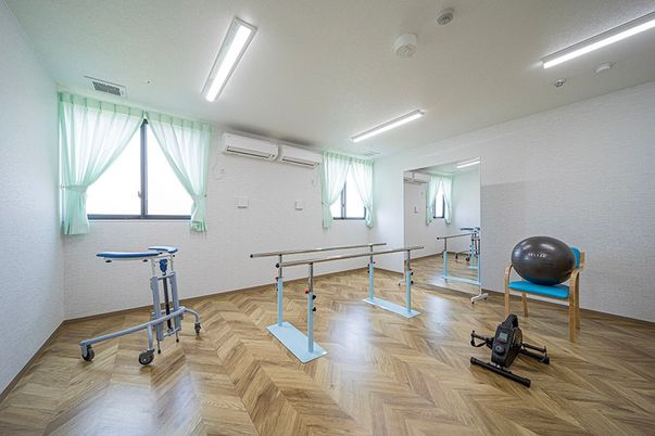 自然光が入る訓練室