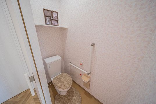 安全バーのトイレ