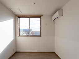 日差しが差し込む居室
