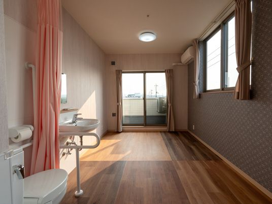 暖かい光が差し込む居室