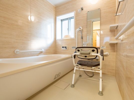 広々とした浴室