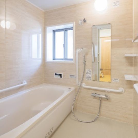 清潔感漂う明るい浴室