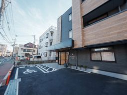 車椅子対応駐車場の外観