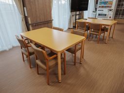 明るいラウンジ