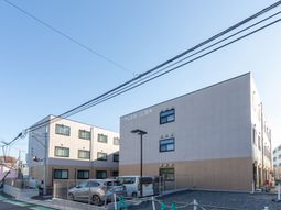広々とした建物の外観