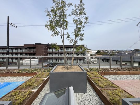 落ち着いた屋上庭園