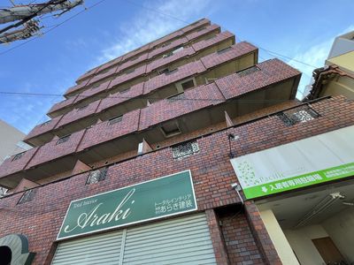 赤レンガの建物外観