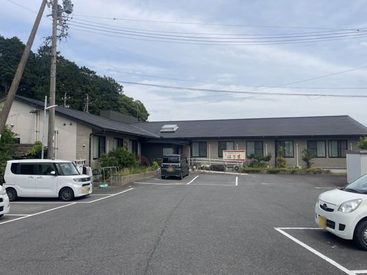 駐車場付きの建物