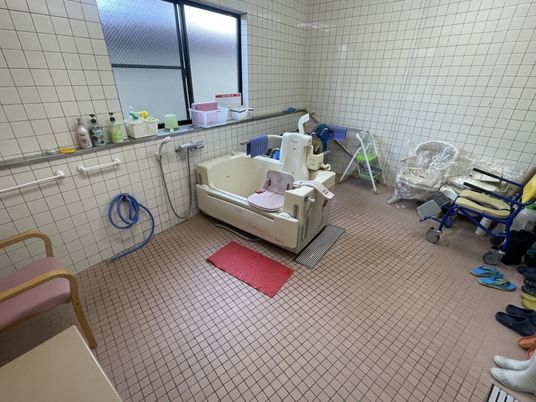 ゆったりとした浴室