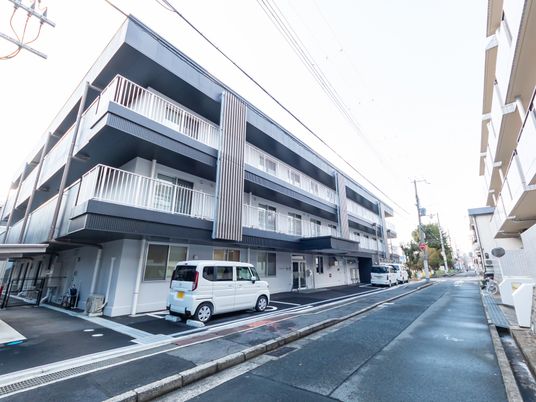 街に面した建物外観