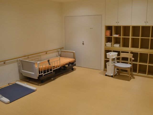 広い居室 居室 自然光が差し込む広々とした部屋です。快適に過ごせるよう設計された空間です。