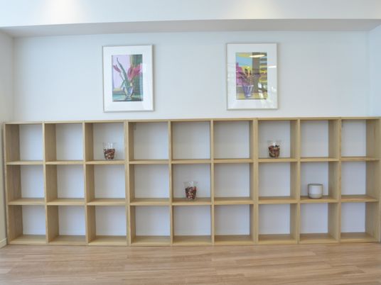 棚と飾りの内観