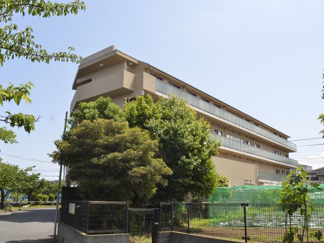 建物の外観 外観 周囲の自然に囲まれた明るい建物です。リラックスできる環境が整っています。