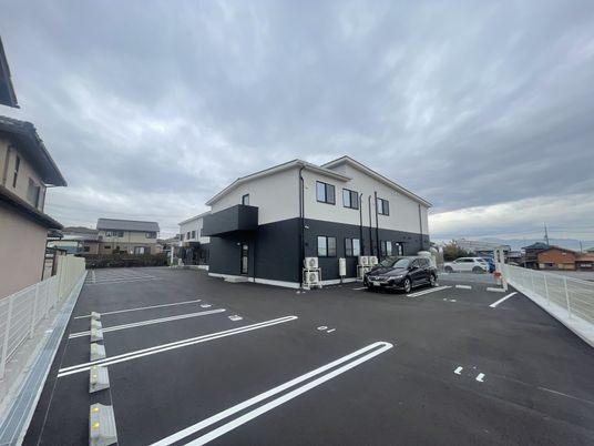 モダンな建物の外観