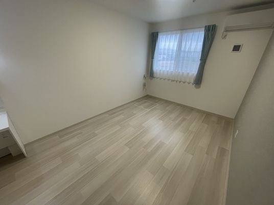 明るい空間の居室  