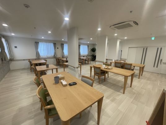 広々としたダイニングルーム