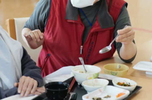 食事中の風景