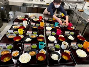 調理中のキッチン