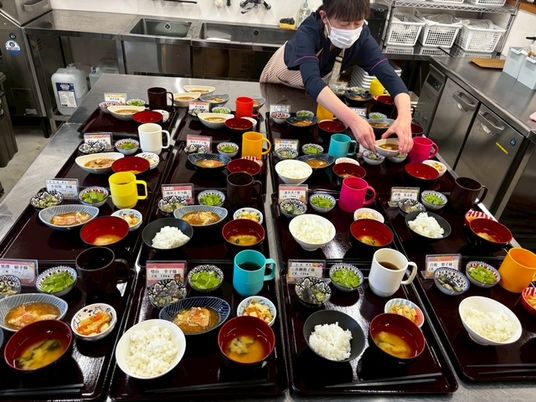 調理中のキッチン