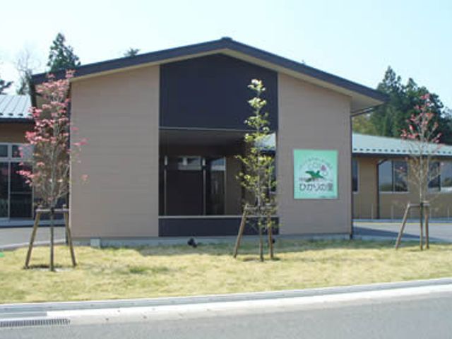 緑多い建物の外観 外観 緑に囲まれた広々とした外観です。穏やかな環境で働きたい方にぴったりです。