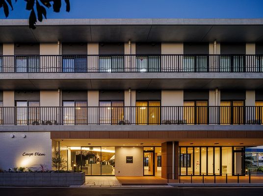 3階建て建物の外観