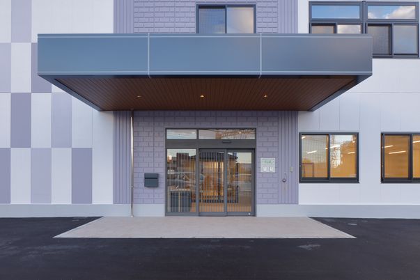 ガラス扉の入口