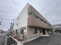 モダンな外観の建物