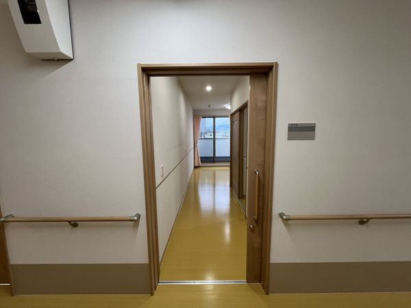 車椅子対応の廊下