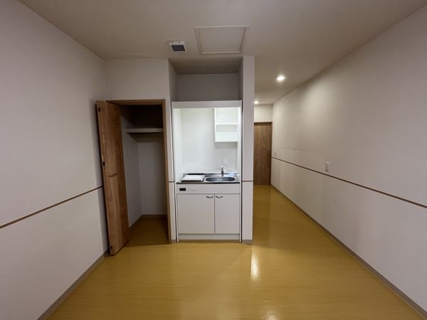 居室のシンプルなキッチン