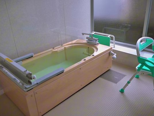 機械浴槽のある浴室  