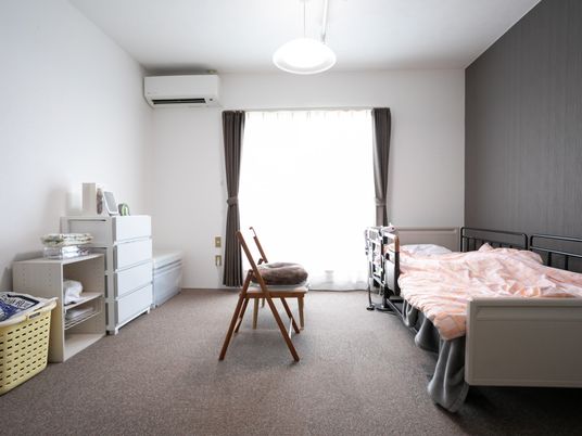 明るく整理された居室