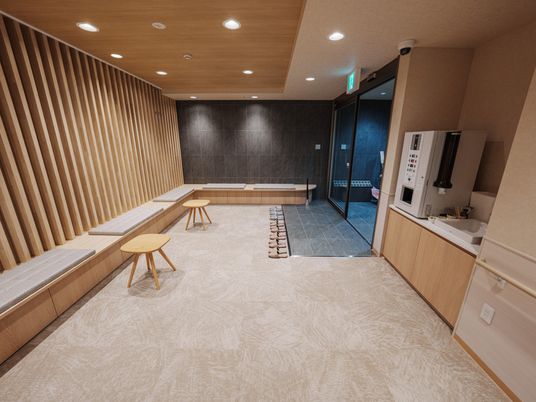 広々としたラウンジ