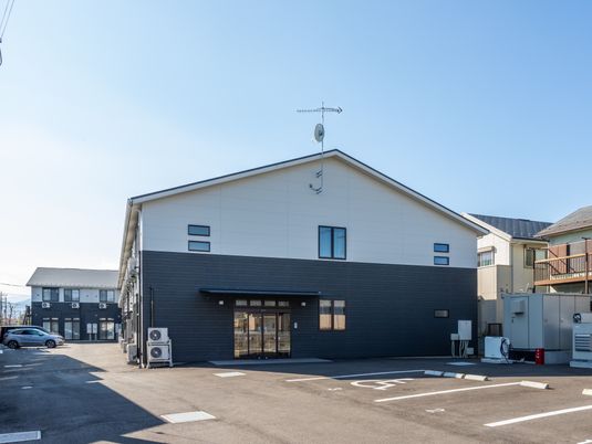 広々とした外観