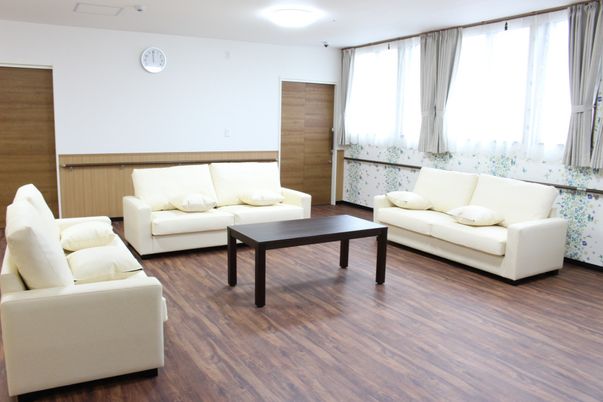 落ち着いた空間のラウンジ