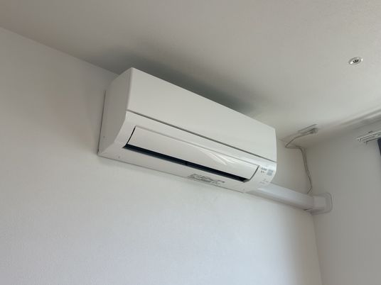 壁付けのエアコン