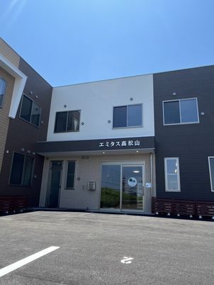 モダンな建物の外観