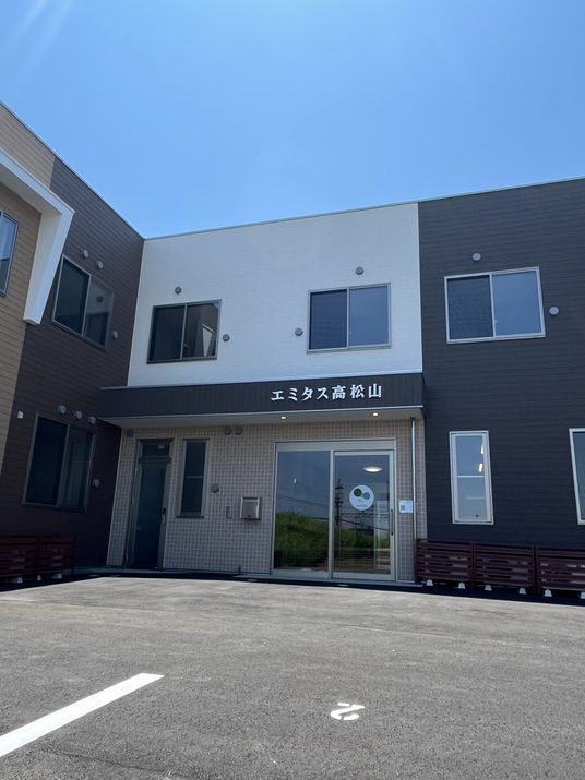 モダンな建物の外観