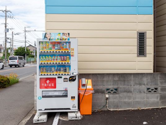 建物外の自動販売機