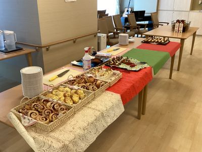 焼き菓子の並んだテーブル