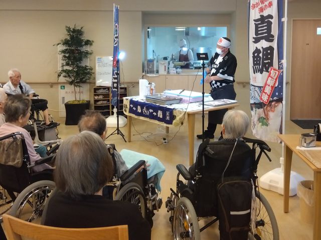 お魚をさばいてのお寿司イベントを開催しました。