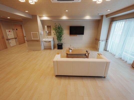 明るいラウンジ