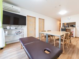 落ち着いた空間の部屋