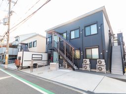 エアコン付きの建物外観