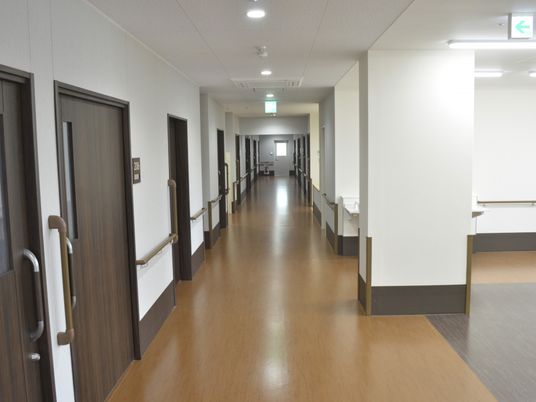 手すりのある廊下