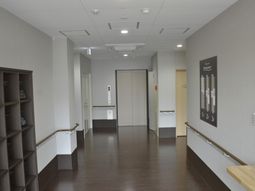便利な設備の廊下