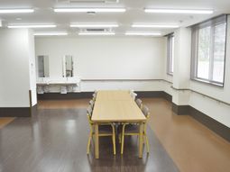 明るい広々とした部屋
