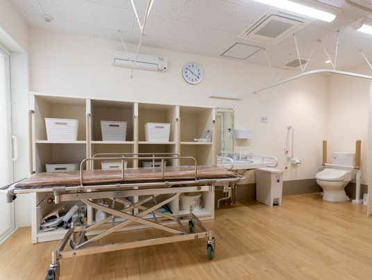 清潔なトイレと洗面台