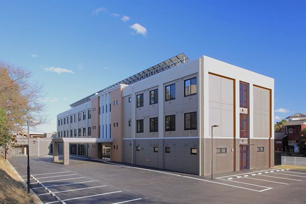 新しい建物の外観