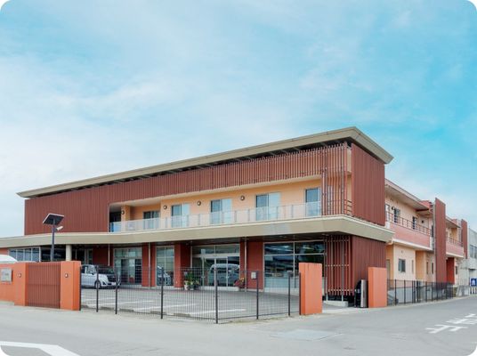 モダンな外観の建物  