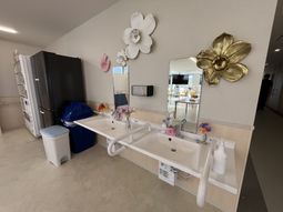 華やかな洗面台